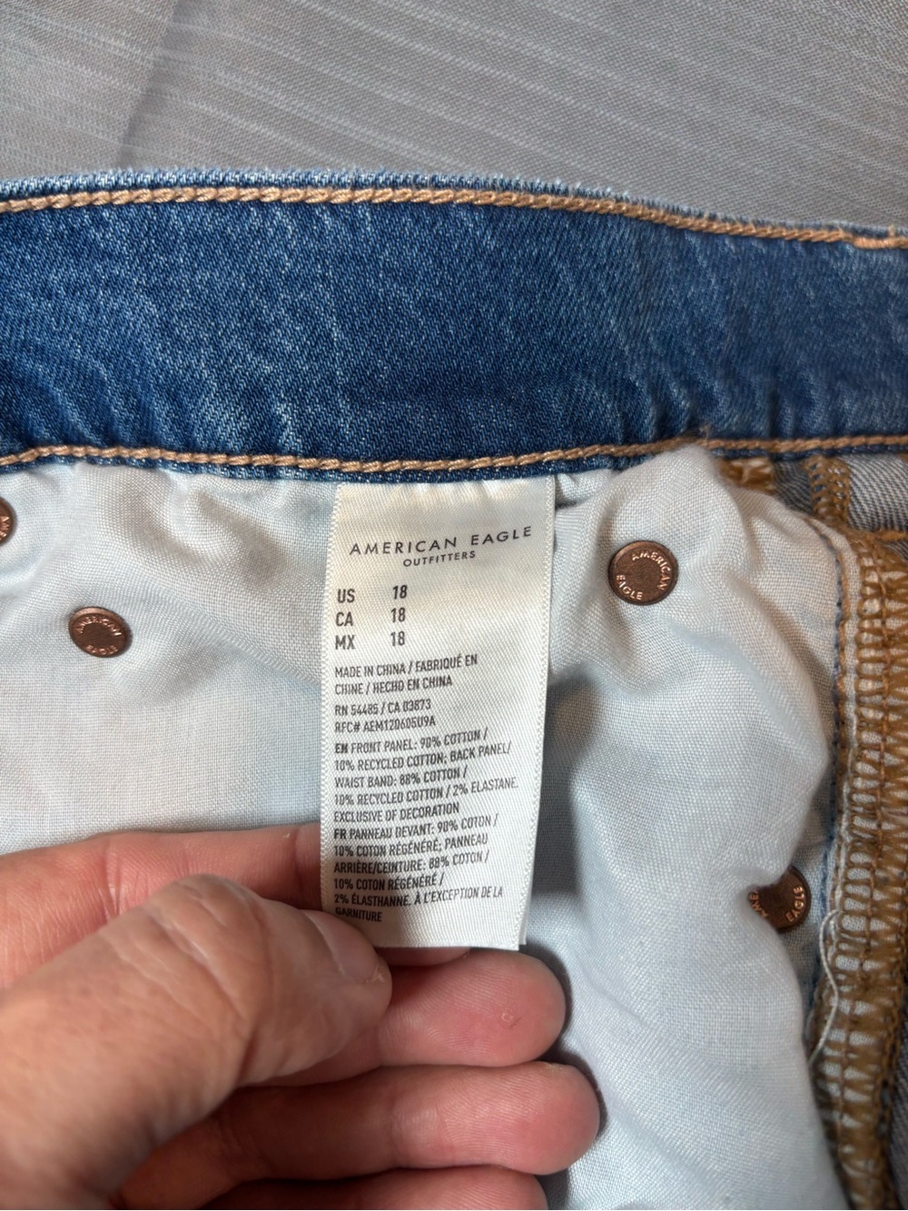 American Eagle Relaxed Denim Shorts Women’s Size 18 Blue Mid Rise Jean Shorts - Picture 5 of 7